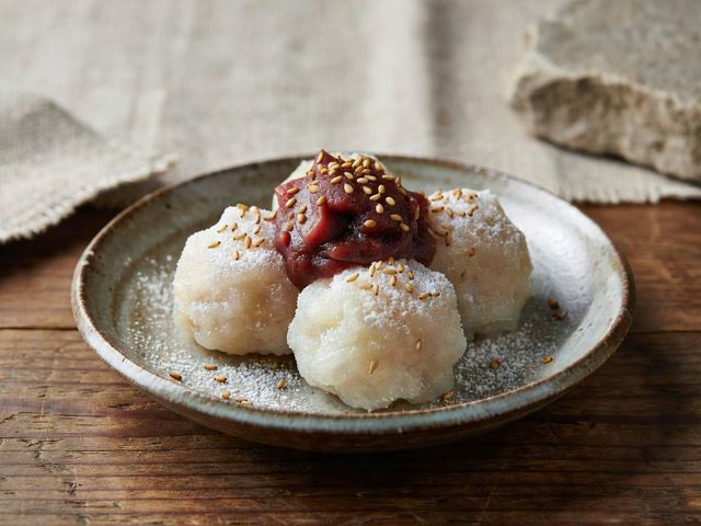 Sweet Red-Bean and Rice Flour Dumplings